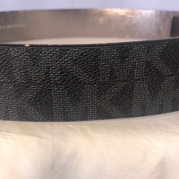 MICHAEL KORS black and gray signature women’s belt. Size M. Silver MK buckle. - Picture 7 of 13
